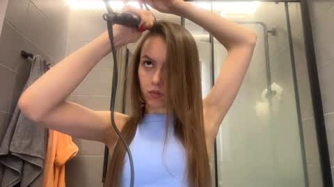Snapshot of desirewingard chatting on 05/21/26, 02:40 Ksenia online show from 05/21/26, 02:40