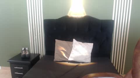 Snapshot of desiring__angel chatting on 12/18/24, 07:26 Desiring Angel online show from 12/18/24, 07:26