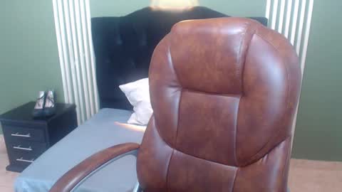 Snapshot of desiring__angel chatting on 12/20/24, 10:38 Desiring Angel online show from 12/20/24, 10:38