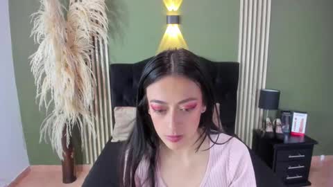 Snapshot of desiring__angel chatting on 02/25/25, 01:30 Desiring Angel online show from 02/25/25, 01:30