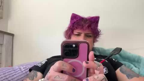 Snapshot of desmondks chatting on 10/21/25, 07:25 Dezmond online show from 10/21/25, 07:25