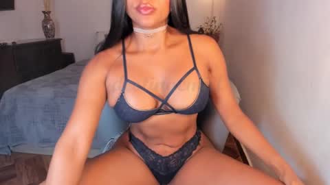 Snapshot of destinnemil chatting on 01/11/25, 02:47 Destinne Mill online show from 01/11/25, 02:47