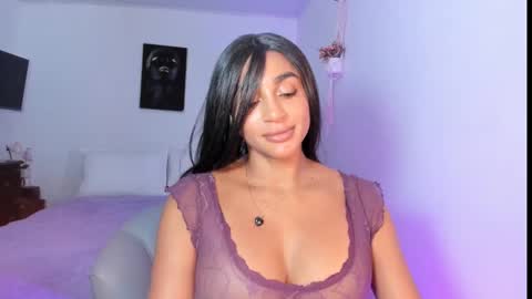 Snapshot of destinnemil chatting on 02/19/25, 01:17 Destinne Mill online show from 02/19/25, 01:17