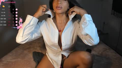 Snapshot of destinnemil chatting on 10/17/25, 02:41 Destinne Mill online show from 10/17/25, 02:41