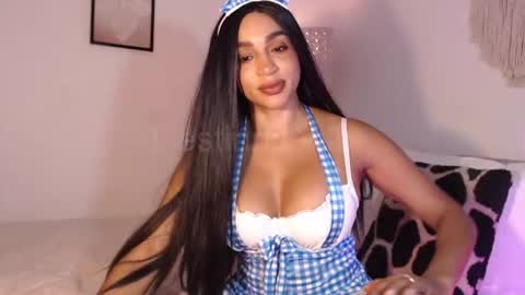Snapshot of destinnemil chatting on 06/19/26, 11:58 Destinne Mill online show from 06/19/26, 11:58