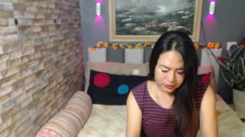 Snapshot of destinyrosexx chatting on 11/01/25, 02:35 Rose online show from 11/01/25, 02:35