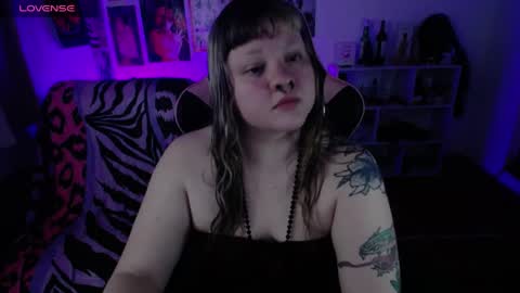 Snapshot of destroyall420 chatting on 05/03/26, 05:08 Lola Bdsm and fries online show from 05/03/26, 05:08