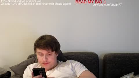 Snapshot of devantheplug chatting on 12/12/24, 01:49 Devan online show from 12/12/24, 01:49