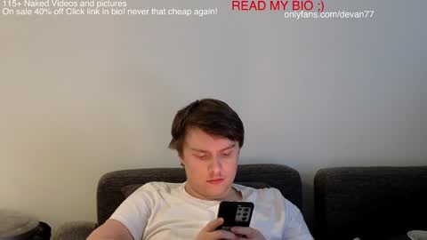 Snapshot of devantheplug chatting on 12/12/24, 08:32 Devan online show from 12/12/24, 08:32