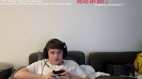 Snapshot of devantheplug chatting on 12/13/24, 05:27 Devan online show from 12/13/24, 05:27