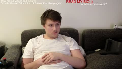 Snapshot of devantheplug chatting on 12/13/24, 11:39 Devan online show from 12/13/24, 11:39