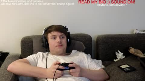 Snapshot of devantheplug chatting on 12/16/24, 04:13 Devan online show from 12/16/24, 04:13