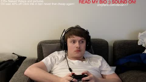 Snapshot of devantheplug chatting on 12/16/24, 12:06 Devan online show from 12/16/24, 12:06