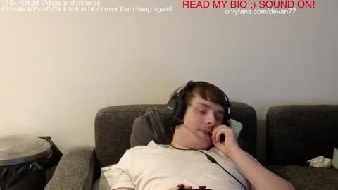 Snapshot of devantheplug chatting on 12/24/24, 04:00 Devan online show from 12/24/24, 04:00