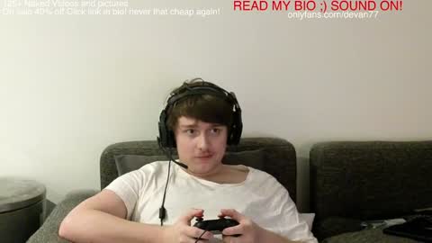 Snapshot of devantheplug chatting on 12/30/24, 07:26 Devan online show from 12/30/24, 07:26