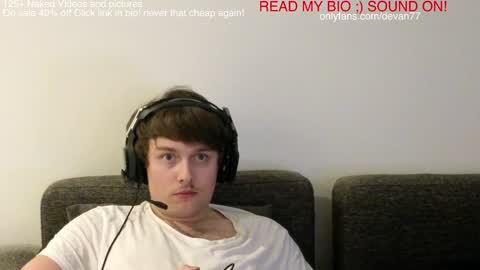 Snapshot of devantheplug chatting on 12/30/24, 10:32 Devan online show from 12/30/24, 10:32