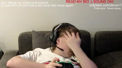 Snapshot of devantheplug chatting on 03/08/25, 10:43 Devan online show from 03/08/25, 10:43