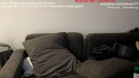 Snapshot of devantheplug chatting on 03/10/25, 02:05 Devan online show from 03/10/25, 02:05