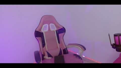 Snapshot of devilchlloe chatting on 12/13/24, 10:55 devilchlloe online show from 12/13/24, 10:55