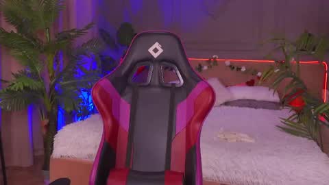 devilinee online show from 02/11/25, 10:04