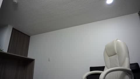 Devin Hunter online show from 01/08/25, 03:51