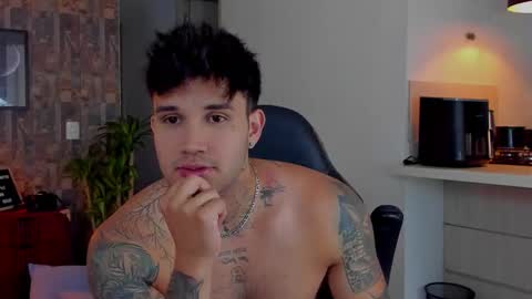 JULIAN online show from 12/01/25, 08:58