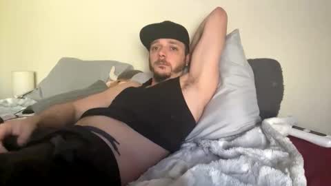 Snapshot of dharbison23 chatting on 10/24/25, 06:59 dharbison23 online show from 10/24/25, 06:59