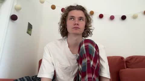 Snapshot of di_n_alex chatting on 06/28/26, 10:10 Di Alex online show from 06/28/26, 10:10