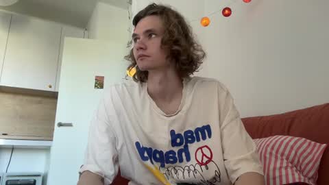 Snapshot of di_n_alex chatting on 07/16/26, 09:15 Di Alex online show from 07/16/26, 09:15