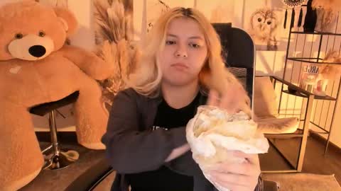 Dia online show from 12/18/25, 07:42