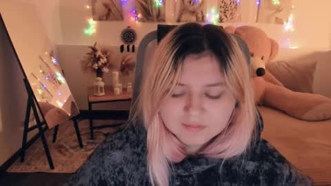 Dia online show from 04/14/26, 08:48