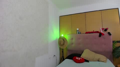 Snapshot of diabla_sexyboobs chatting on 12/31/24, 03:01 D I A B L A online show from 12/31/24, 03:01