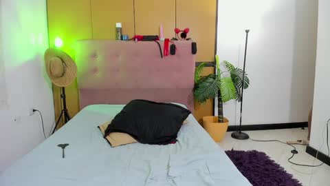 Snapshot of diabla_sexyboobs chatting on 01/01/25, 02:09 D I A B L A online show from 01/01/25, 02:09