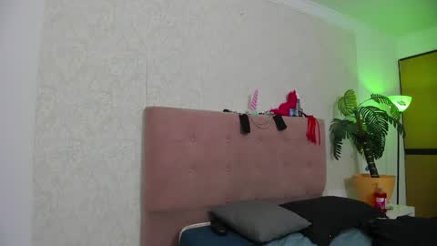 Snapshot of diabla_sexyboobs chatting on 01/27/25, 12:01 D I A B L A online show from 01/27/25, 12:01