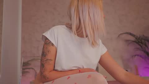 Snapshot of diamond_ava_ chatting on 03/07/26, 04:48 Thea online show from 03/07/26, 04:48
