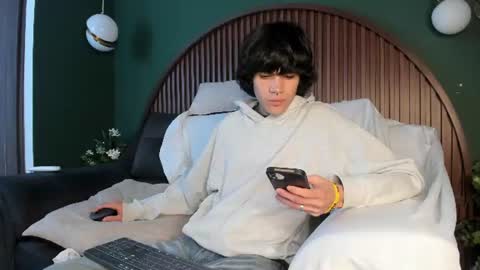 Snapshot of diamond_twink chatting on 07/15/26, 05:34 diamond_twink online show from 07/15/26, 05:34