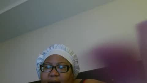 Snapshot of diamondbbwqueen chatting on 05/17/26, 02:02 diamondbbwqueen online show from 05/17/26, 02:02