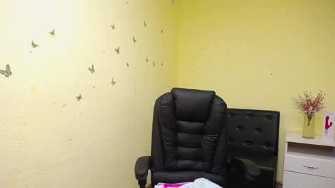 Snapshot of dianamgg chatting on 05/18/26, 05:30 Diana online show from 05/18/26, 05:30