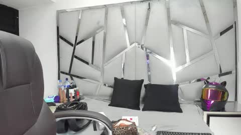 dianarous online show from 01/12/26, 03:56