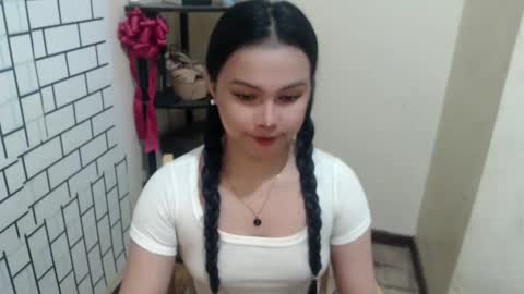 Snapshot of diane_intownx chatting on 02/04/25, 12:51 Diane online show from 02/04/25, 12:51