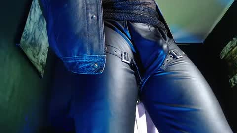 DICAPRIO online show from 04/17/26, 06:33