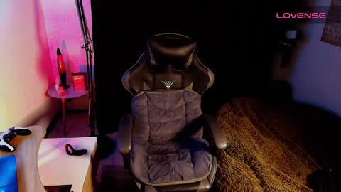 Snapshot of dickdamian_ chatting on 05/26/26, 11:23 Damin online show from 05/26/26, 11:23