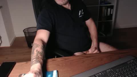 Snapshot of dickeeier96 chatting on 11/14/25, 04:17 dickeeier96 online show from 11/14/25, 04:17