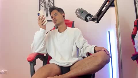 Diego lat online show from 09/29/25, 11:31