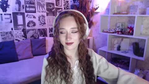 Hi im Alice 3 Im usualy online 03-10 or 17-21 UTC0 online show from 11/21/25, 05:39