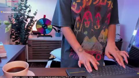 Estef  Ger     online show from 03/31/26, 08:42