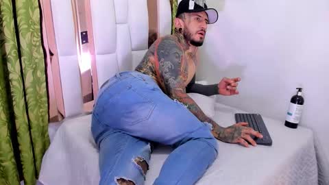 dilan_scootk_ online show from 10/30/25, 06:41