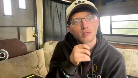 Daddy online show from 05/01/26, 08:24