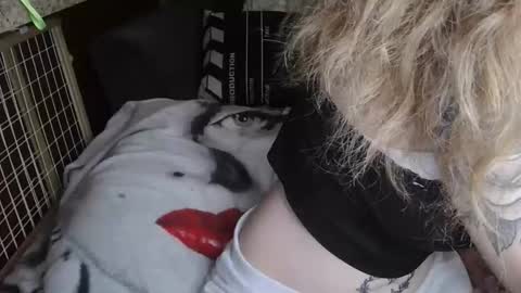Snapshot of dimepiecexxx chatting on 04/21/26, 12:44 Sofie online show from 04/21/26, 12:44