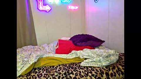 Snapshot of dimepiecexxx chatting on 05/30/26, 03:47 Sofie online show from 05/30/26, 03:47